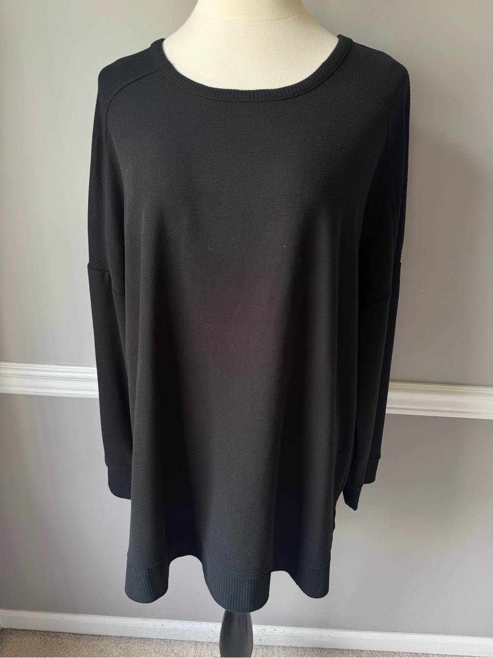 Cable & Gauge Black Relaxed Crewneck Pullover